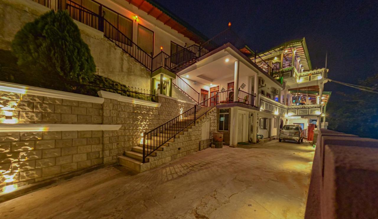 The Castle By Don Louis Hotel Канди Екстериор снимка